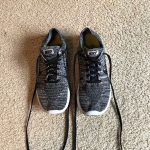 Women’s Nike Free Run Flynit Shoes, Size 8